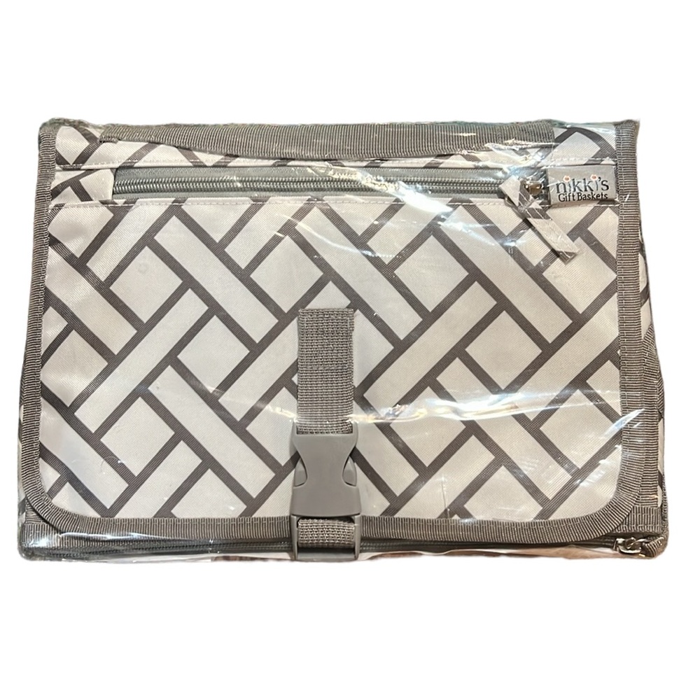🌟NWT🌟 Diaper Bag Clutch from Nikki’s Gift Baskets
